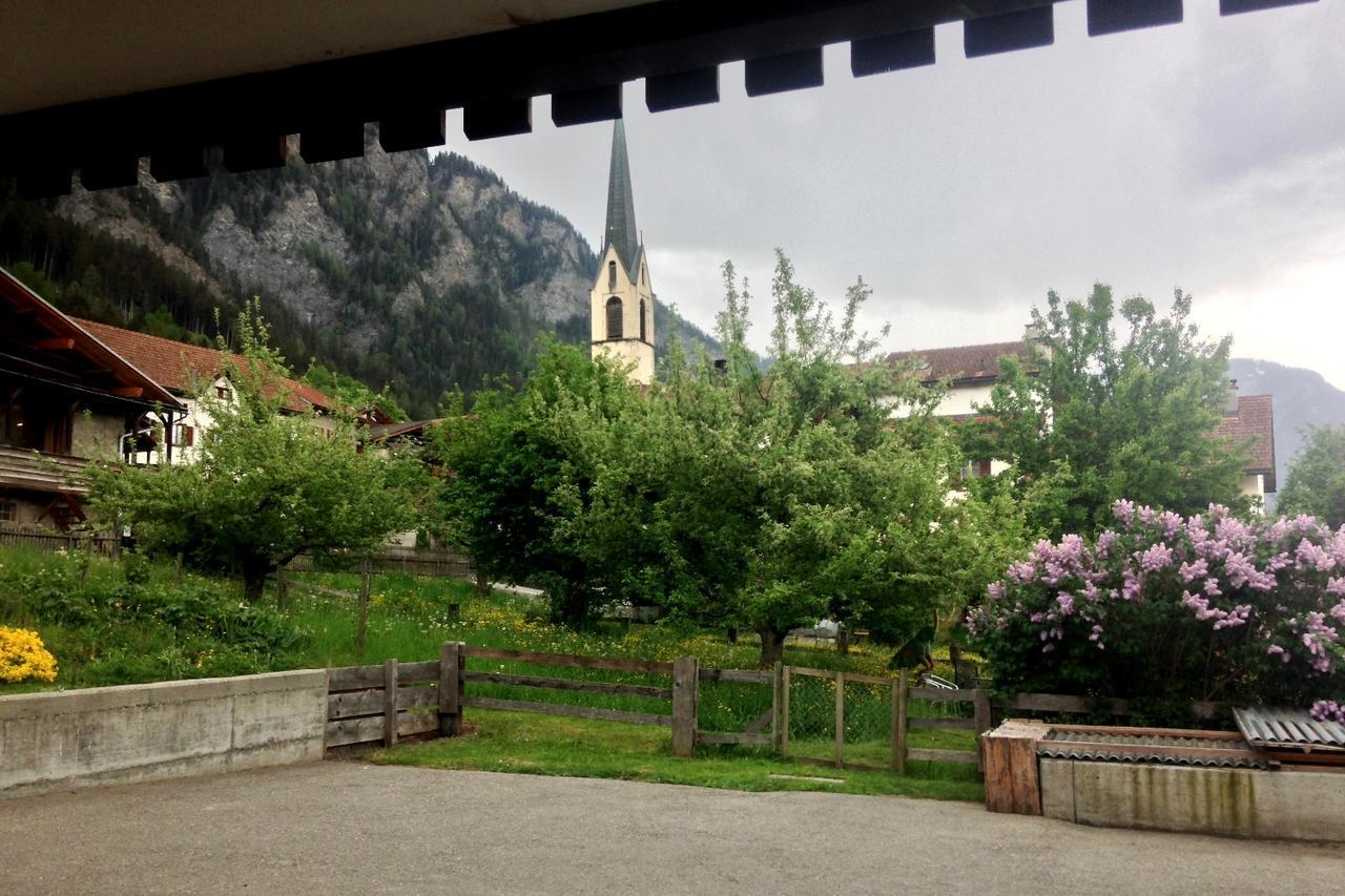 Отель Landhus Almens Экстерьер фото
